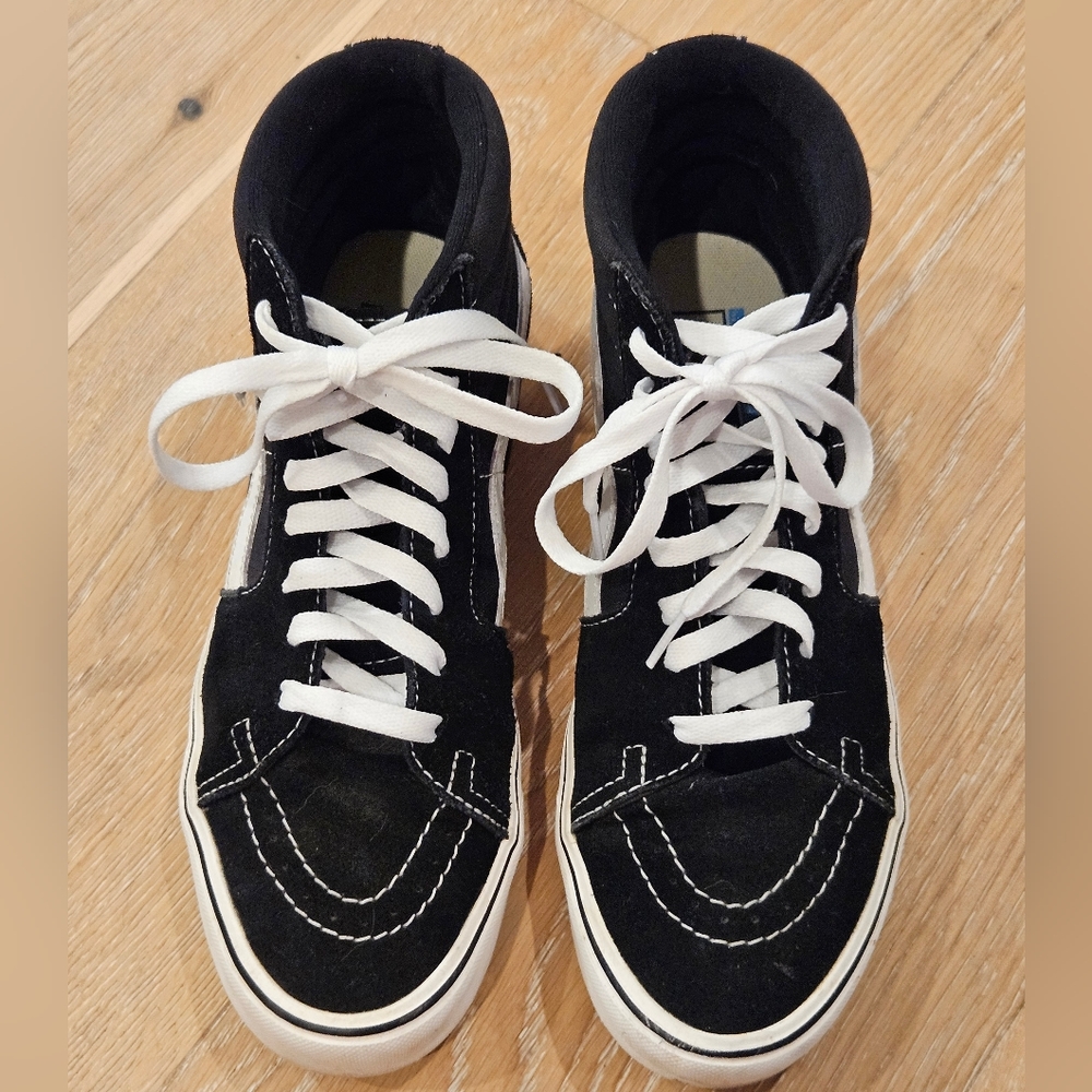 Unisex Vans Sk8-Hi *CLASSIC* Black & White - Picture 2 of 5